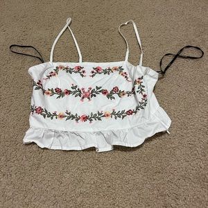 NWOT FOREVER 21 White Floral Crop Top